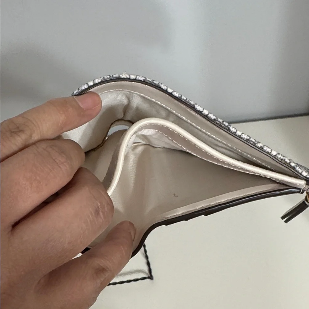 Tory Burch Gemini Link Pattern Wallet with Gold Accent GUC - Picture 6 of 7